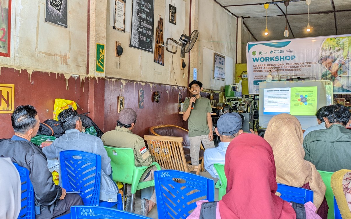 LandRISE Dorong Kemandirian Ekonomi Perempuan Luwu Utara Melalui Dana Bergulir Pembibitan Kakao